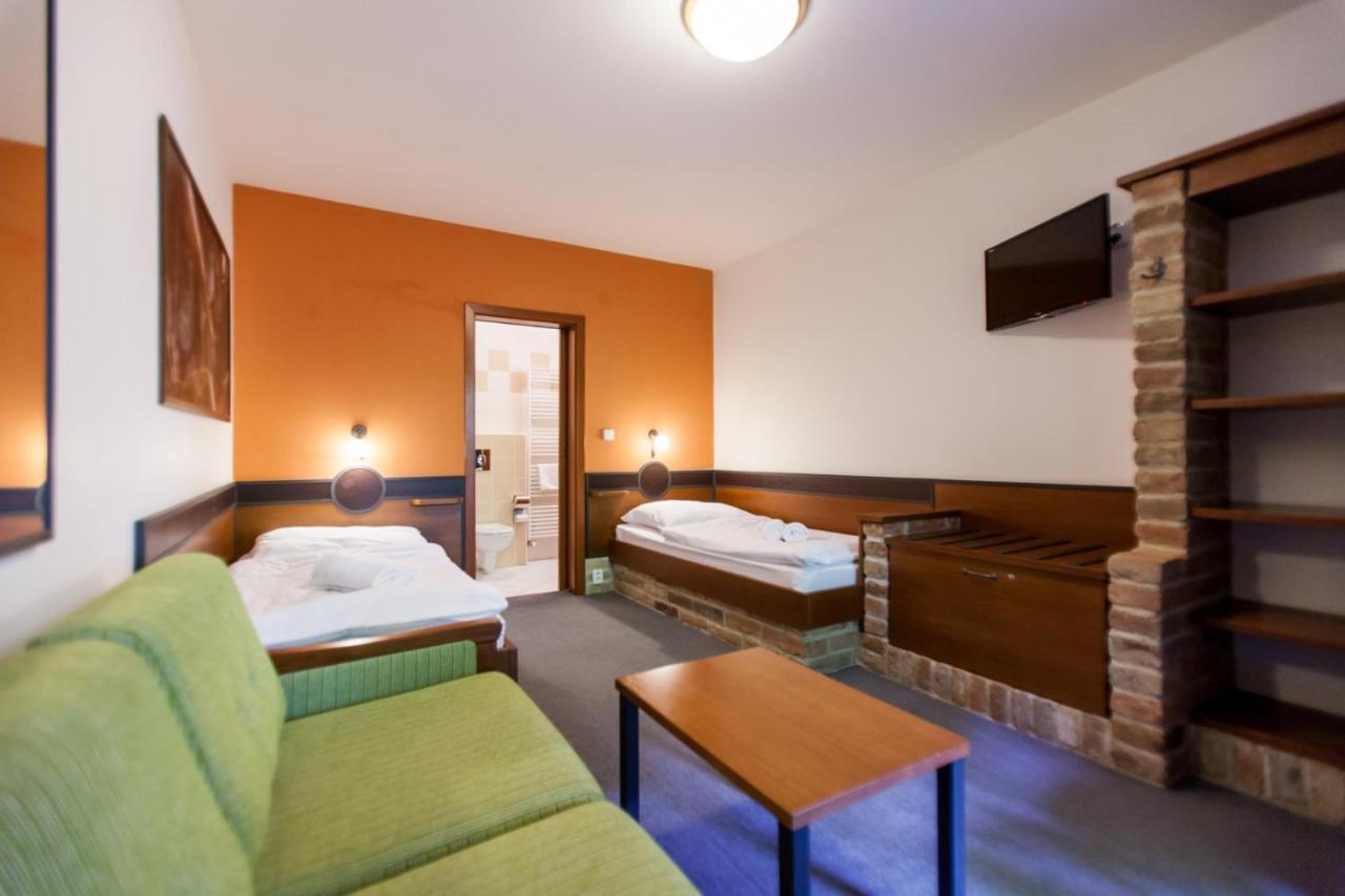 Hotel Vinar - Bed & Breakfast Kurdějov Exterior foto